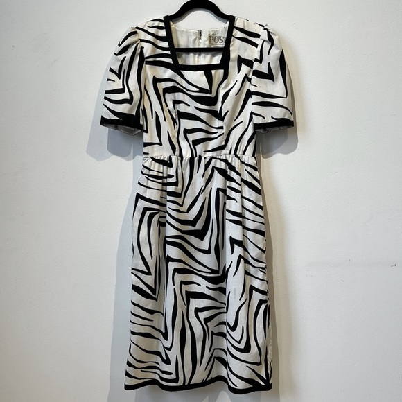 VINTAGE/POSH by Jay Anderson size 6 square neck dress with slightly puff sleeve - Picture 3 of 10